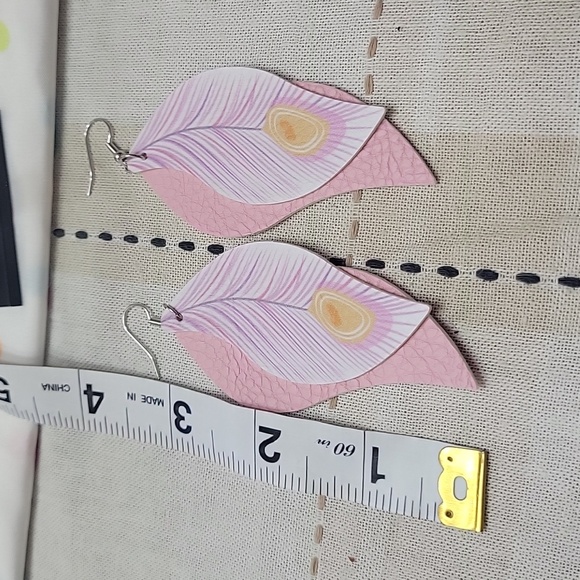 Fashion Jewelry Feather Earrings - Picture 3 of 3